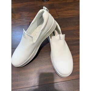 32 Degrees Slip On Loafers White Textured Womans Size 10
